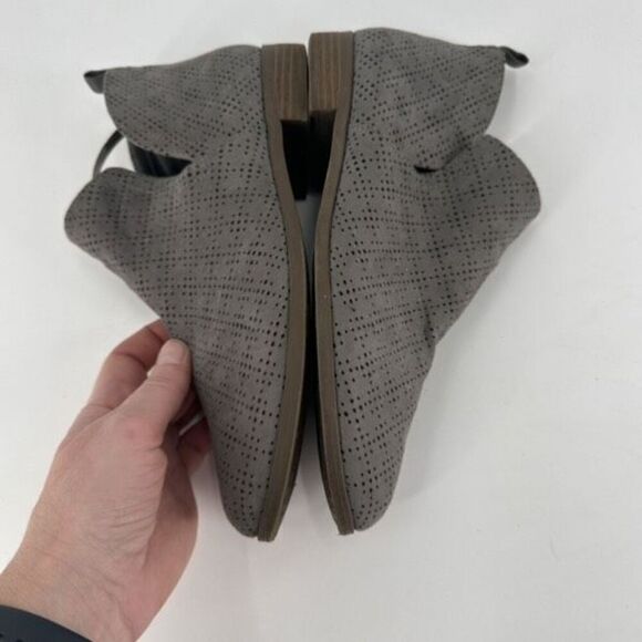 Dr. Scholl’s Gray Faux Suede Ankle Boots Booties Cutout Perforated Size 8M‎ - Picture 6 of 9